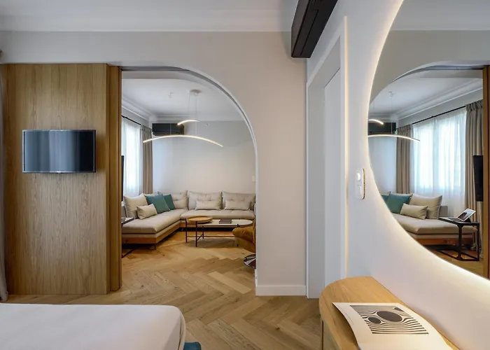 Queen By Luxlikehome 테살로니키